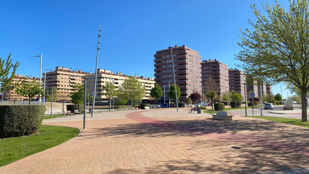 Aires De Toledo-parque Warner Y Madrid En Familia Toledo